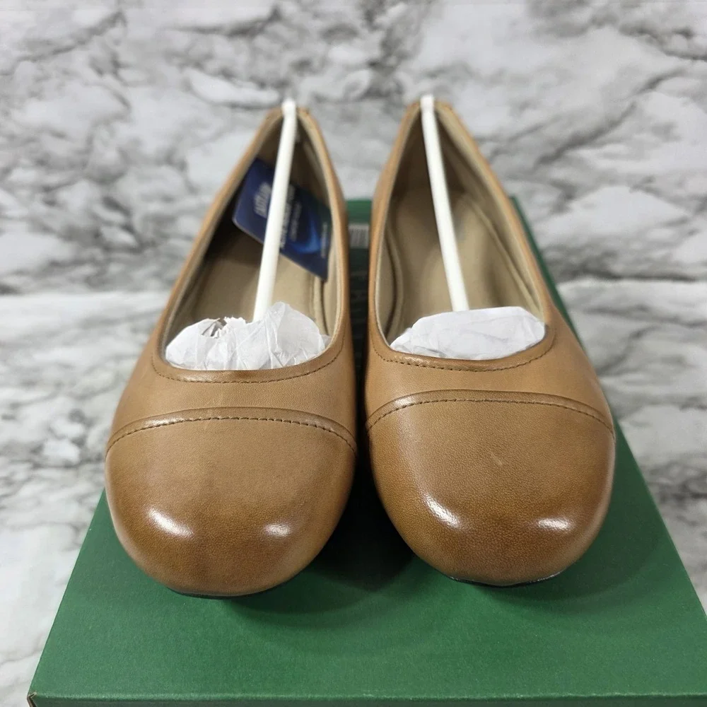 Eastland Womens Gia Size 8W Memory Foam In Wheat Color New In Box